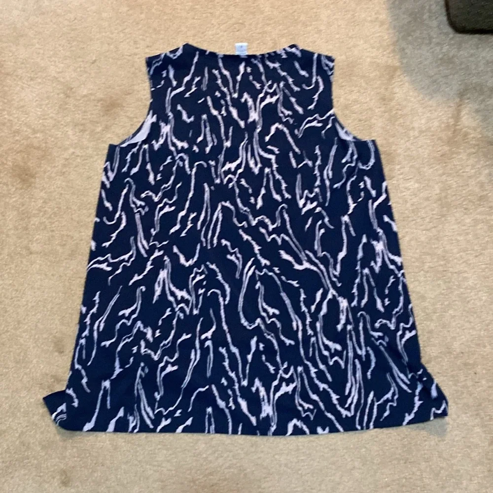 Athleta Zephyr Navy and White Sleeveless Top - Picture 3 of 3